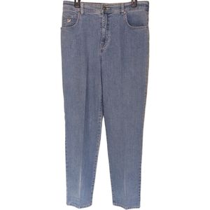 Gloria vanderbilt Amanda Light Wash 12 long straight leg stretchy jeans